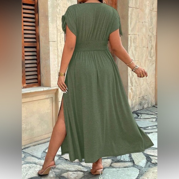 Elegant Green Maxi Dress - Picture 3 of 5